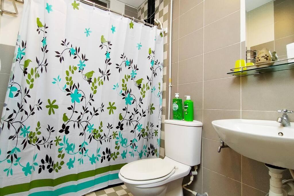 In Jb With Sea View, View, Balcony, Free Wifi And Free Parking Apartment Johor Bahru
