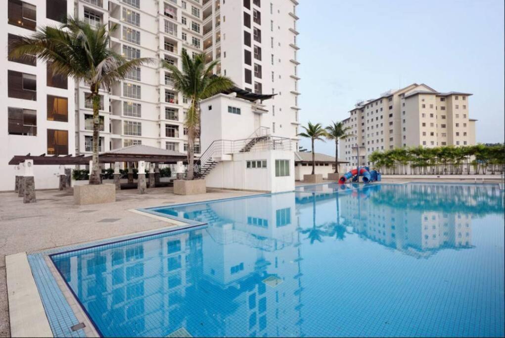 In Jb With Sea View, View, Balcony, Free Wifi And Free Parking Apartment