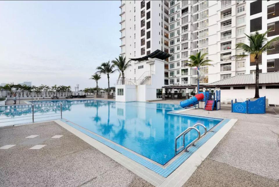 Apartment In Jb With Sea View, View, Balcony, Free Wifi And Free Parking