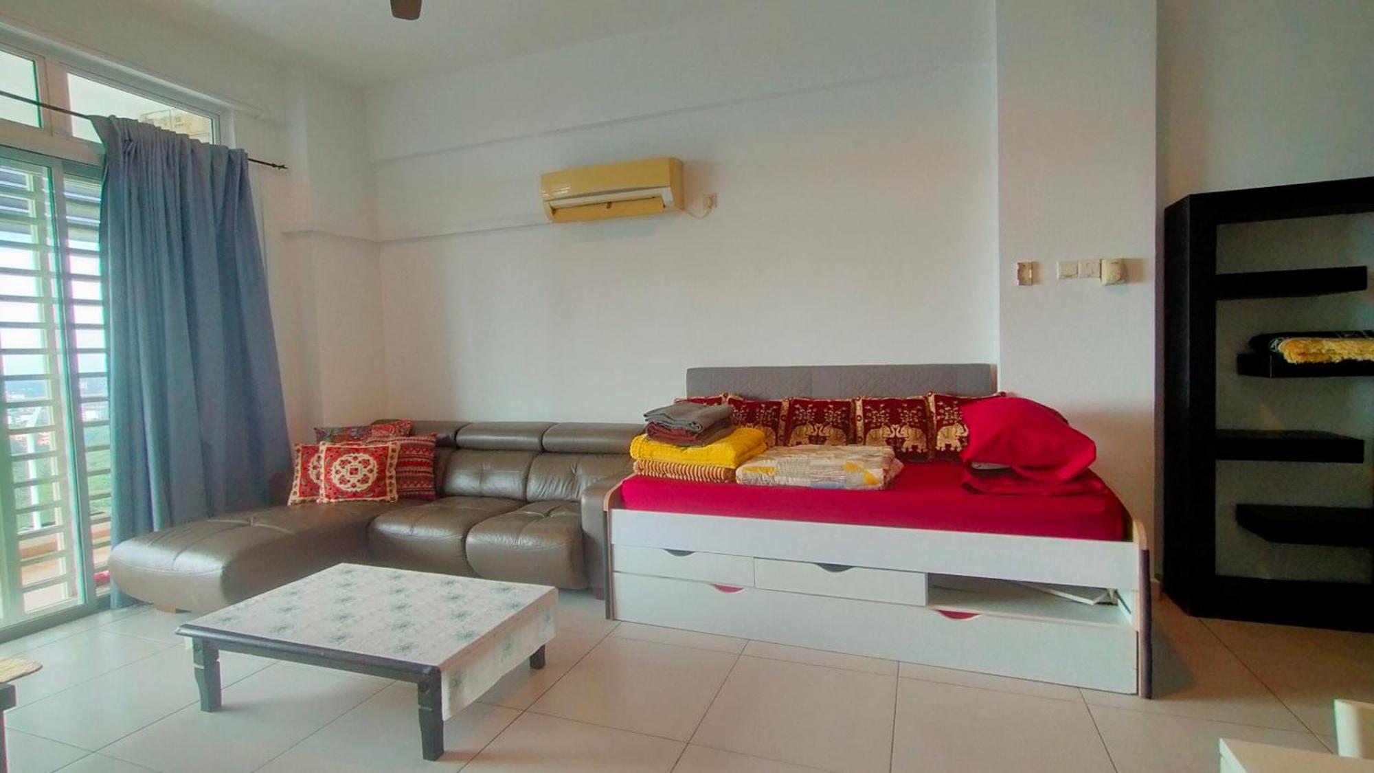 Apartment In Jb With Sea View, View, Balcony, Free Wifi And Free Parking *