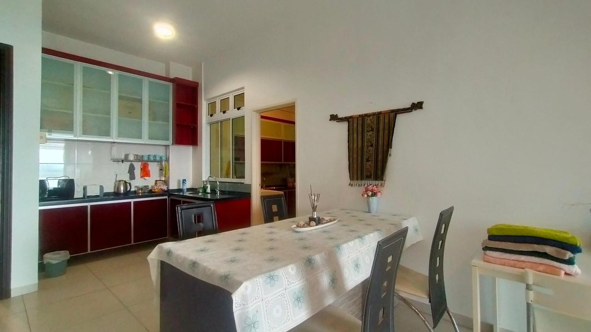 In Jb With Sea View, View, Balcony, Free Wifi And Free Parking Apartment Johor Bahru