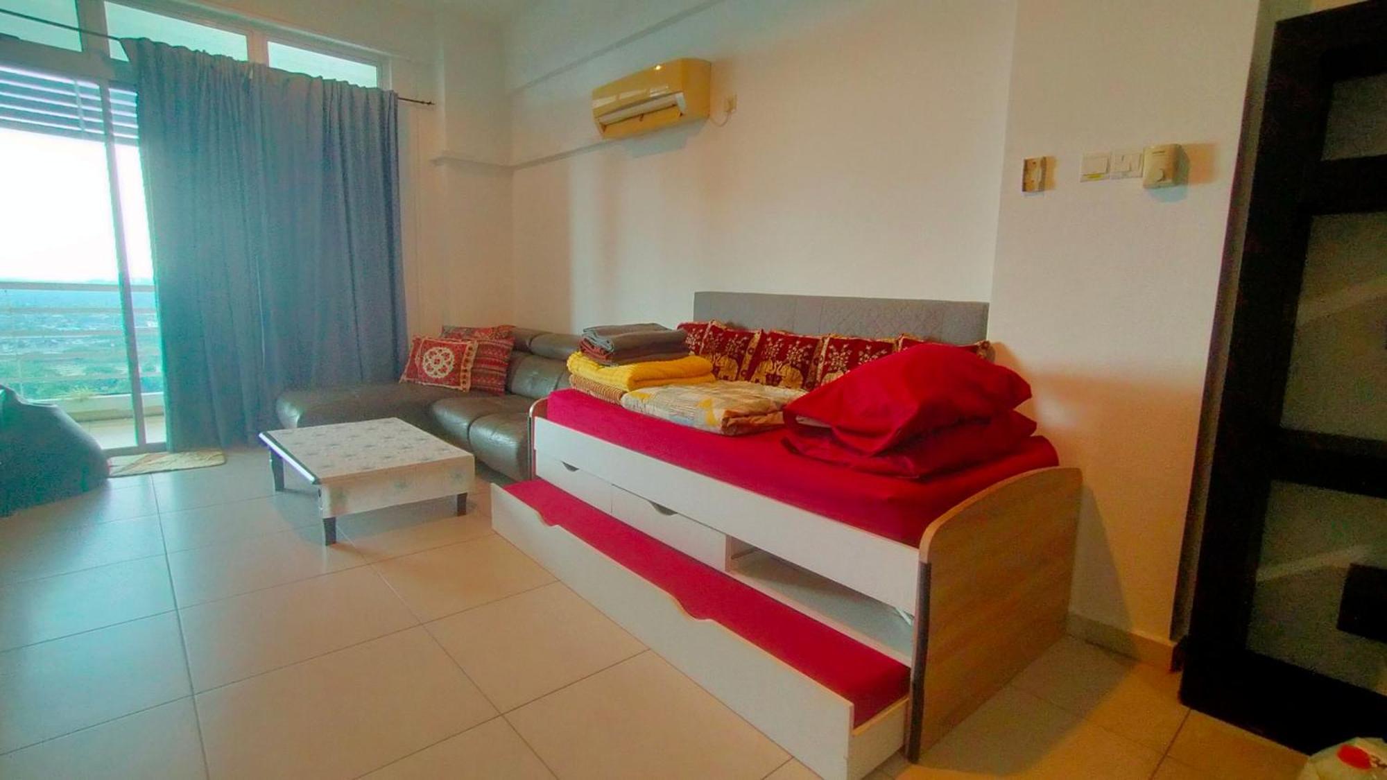 In Jb With Sea View, View, Balcony, Free Wifi And Free Parking * Johor Bahru