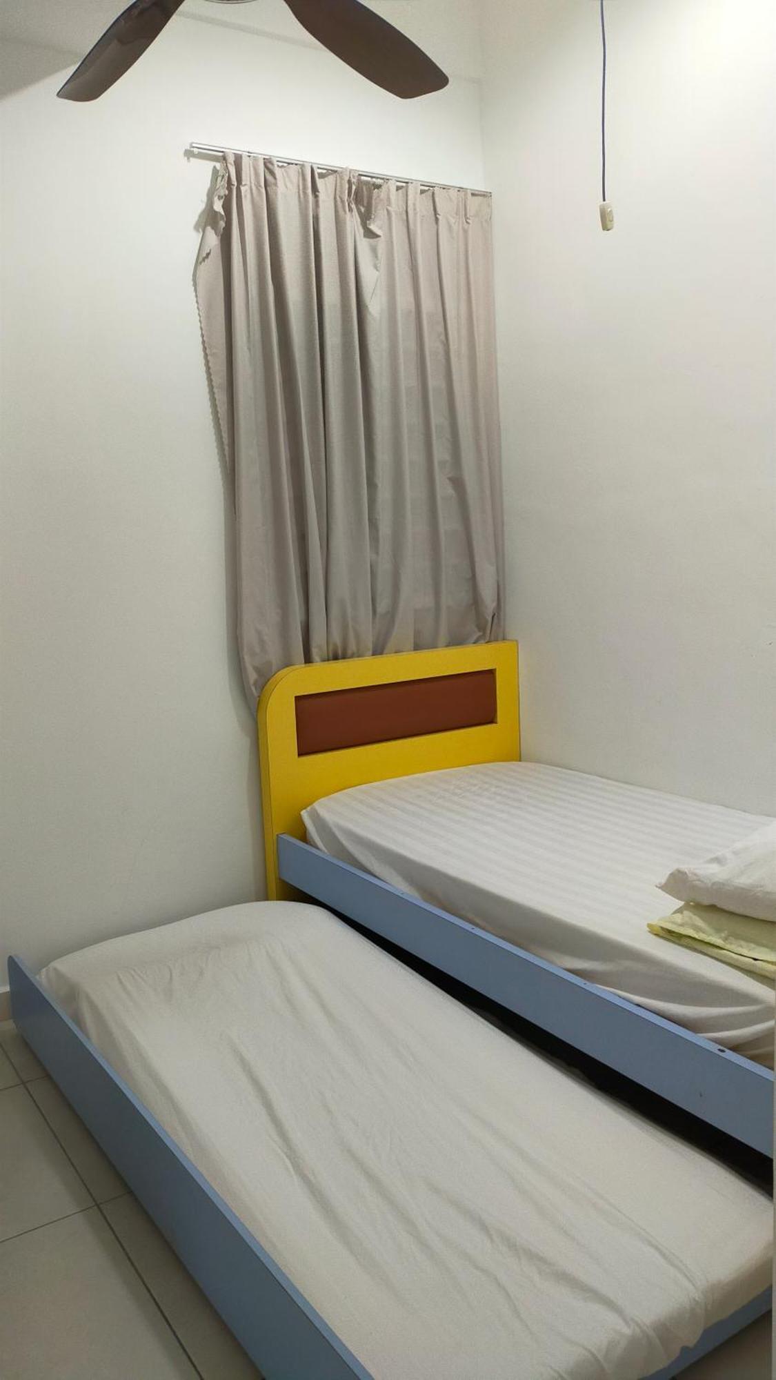 In Jb With Sea View, View, Balcony, Free Wifi And Free Parking * Johor Bahru